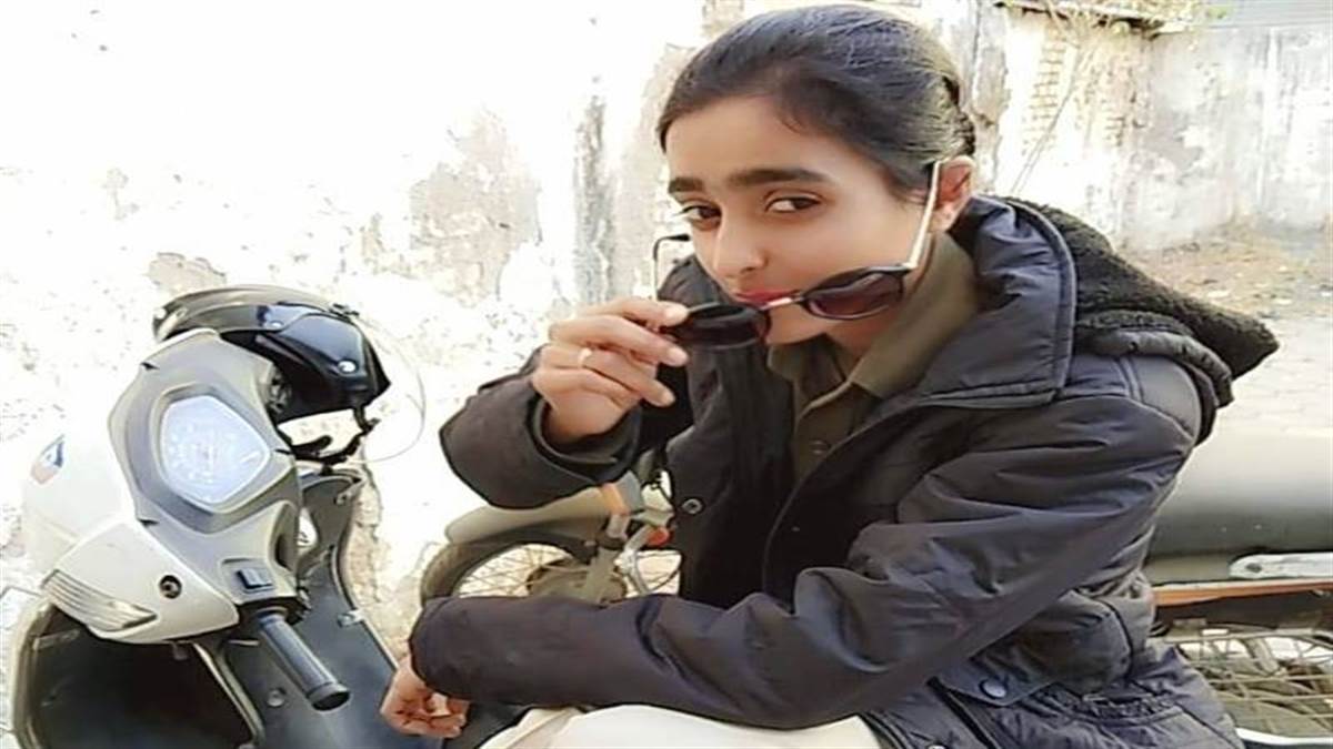 जांबाज महिला आरक्षक College Student बनकर पहुंची, फिर ऐसे पकड़े गए रैगिंग वाले सीनियर्स 16 जांबाज महिला आरक्षक College Student बनकर पहुंची, फिर ऐसे पकड़े गए रैगिंग वाले सीनियर्स