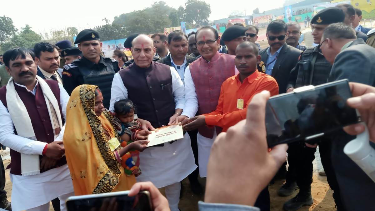 MP में शिक्षकों का DA 4 प्रतिशत बढ़ाया, घोषणा के बाद सीएम ने किया यह ट्वीट 21 MP में शिक्षकों का DA 4 प्रतिशत बढ़ाया, घोषणा के बाद सीएम ने किया यह ट्वीट