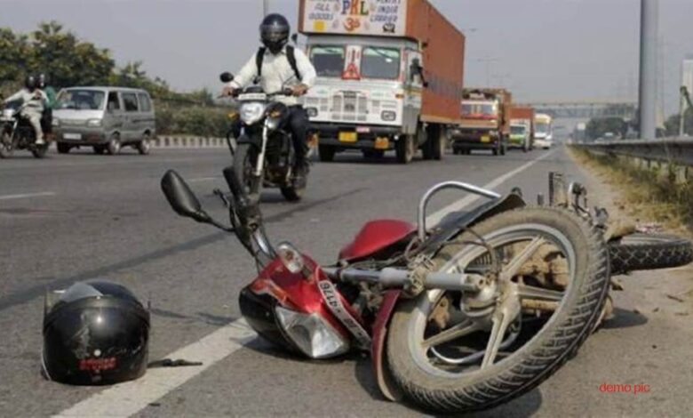 Ujjain Accident News: अज्ञात वाहन की टक्कर से बाइक सवार दो भाइयों की मौत
