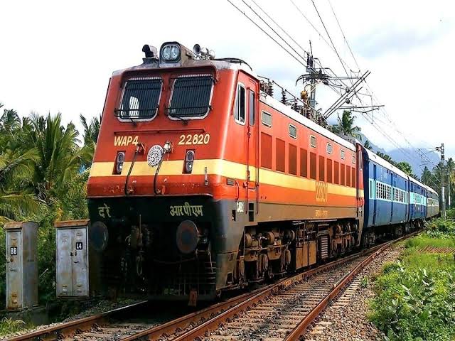INDIAN RAILWAYS रीवा से एकतानगर के मध्य साप्ताहिक महामना ट्रेन में थर्ड एसी का स्थाई कोच बढ़ाया