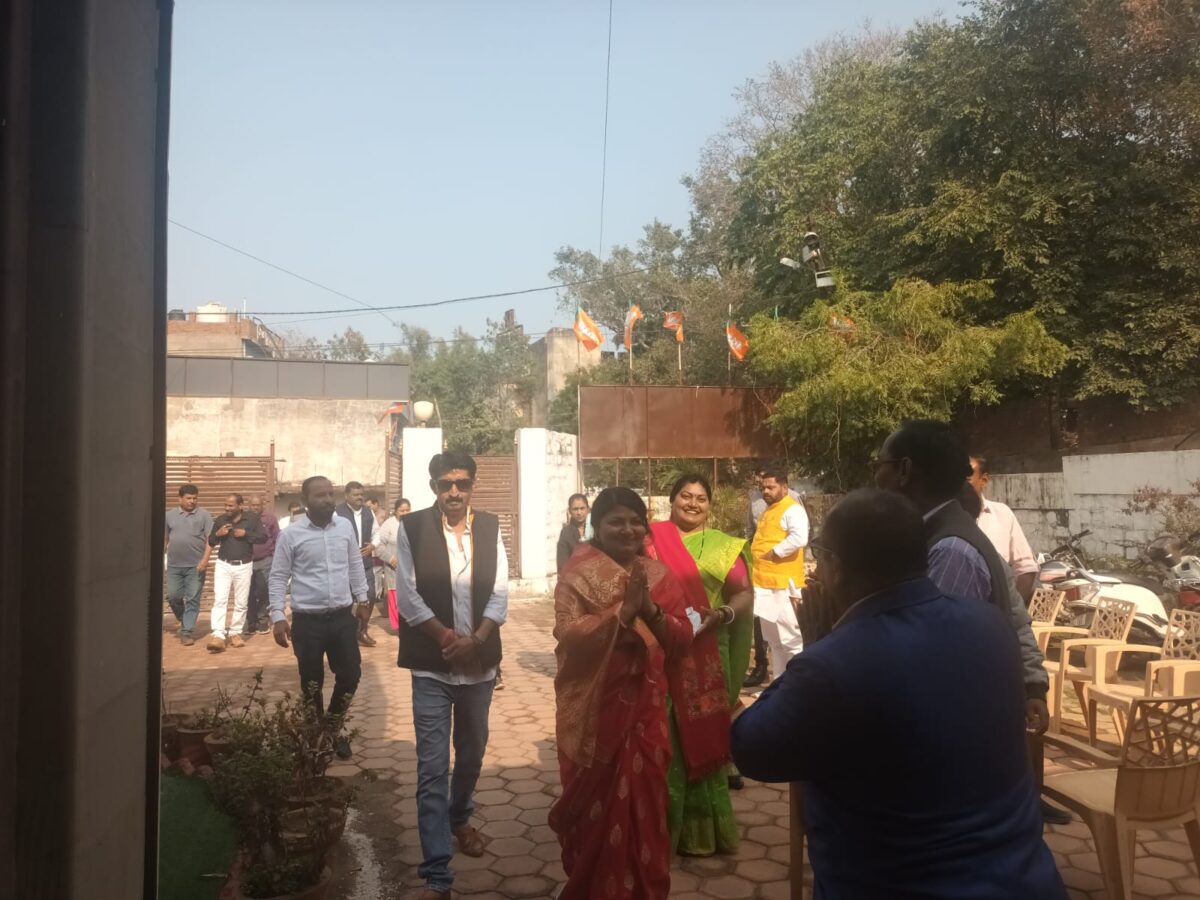 BJP जिला कार्यालय में महापौर प्रीति सूरी का स्वागत, बोलीं- संगठन मेरा घर, भाजपा मेरी आत्मा 2 BJP जिला कार्यालय में महापौर प्रीति सूरी का स्वागत, बोलीं- संगठन मेरा घर, भाजपा मेरी आत्मा