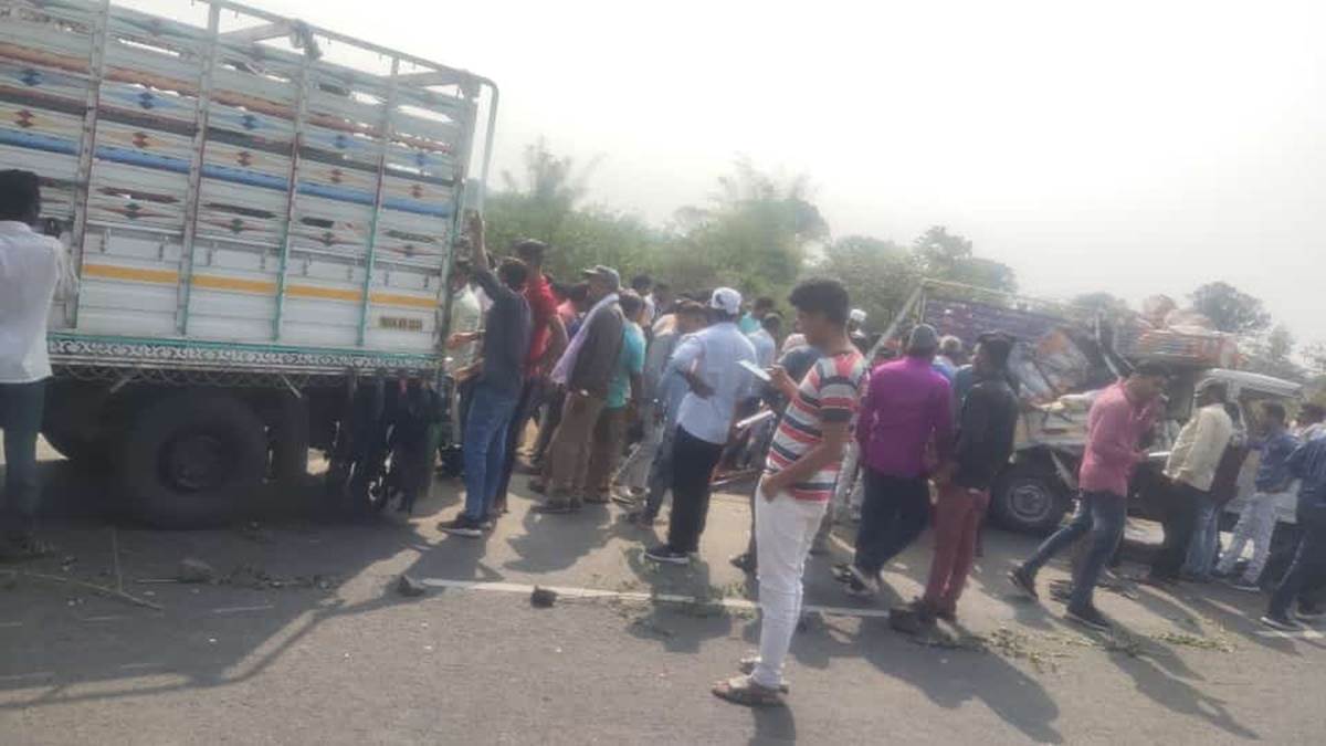 Accident in MP मजदूरों से भरी पिकअप को ट्रक ने मारी टक्कर, 6 की मौत 25 Accident in MP मजदूरों से भरी पिकअप को ट्रक ने मारी टक्कर, 6 की मौत