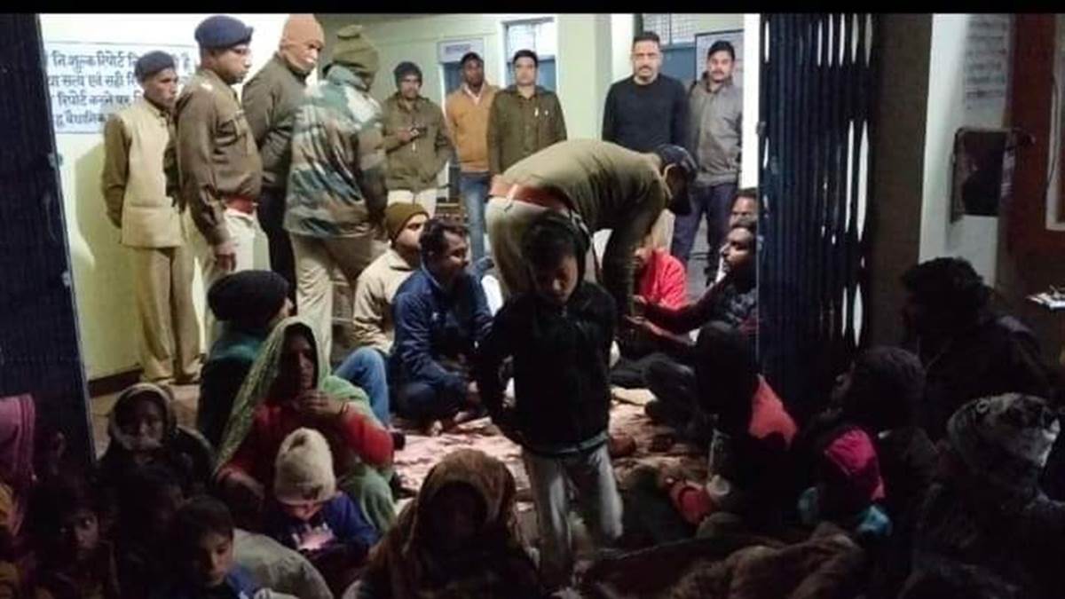 TI ने BJP विधायक से कहा- बकवास मत करो, धरने पर बैठे MLA, टीआई लाइन हाजिर 34 TI ने BJP विधायक से कहा- बकवास मत करो, धरने पर बैठे MLA, टीआई लाइन हाजिर