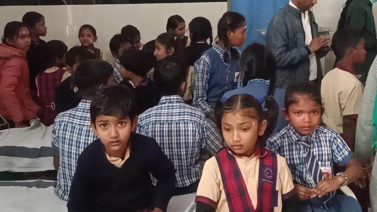 MP News स्कूल में मासूम बच्चों पर मधुमक्खियों का हमला, कई घायल 17 MP News स्कूल में मासूम बच्चों पर मधुमक्खियों का हमला, कई घायल