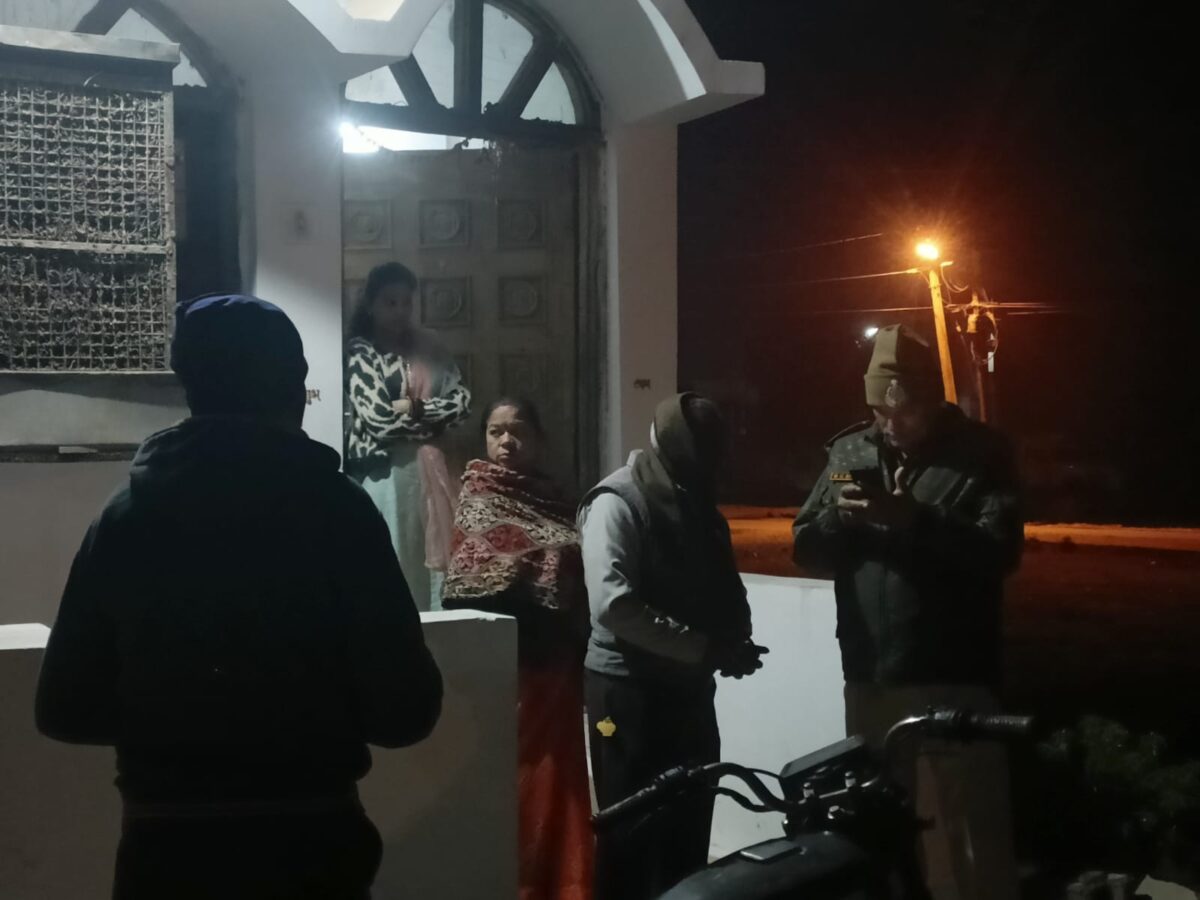 Breaking: कटनी के आधारकाप में नकाबपोश लुटेरे ने घर मे घुस कर महिला से लूटा सोने का मंगलसूत्र 3 Breaking: कटनी के आधारकाप में नकाबपोश लुटेरे ने घर मे घुस कर महिला से लूटा सोने का मंगलसूत्र