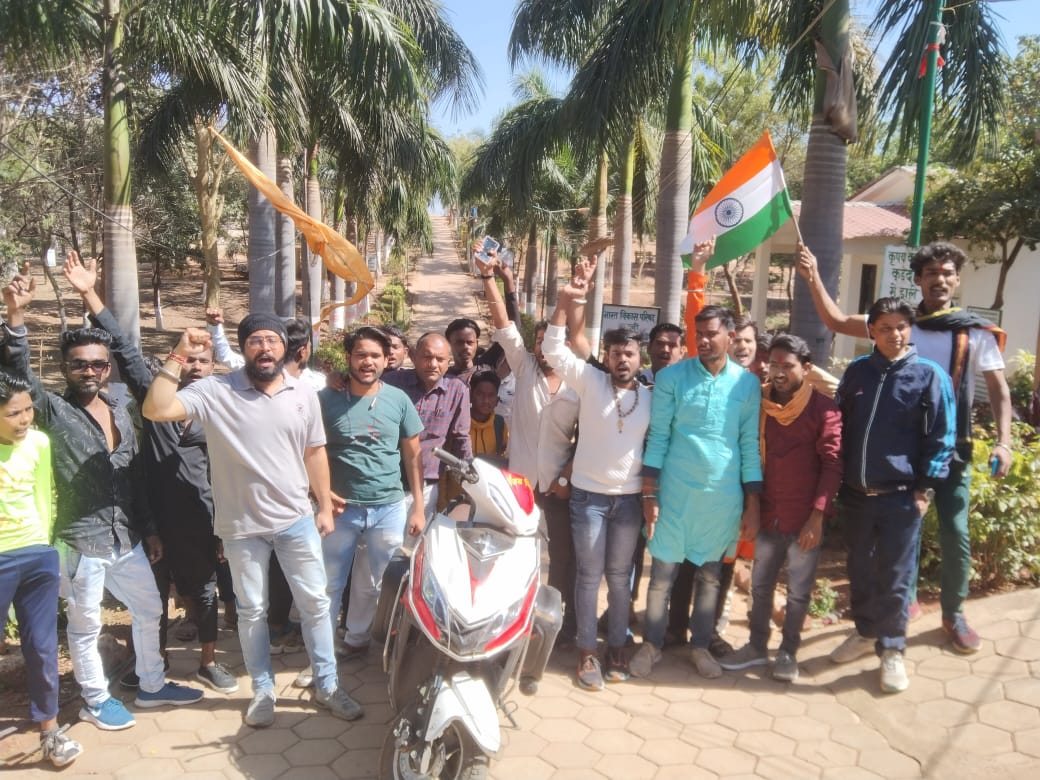 Katni समर्थ युवा शक्ति ने पुलवामा हत्याकांड के शहीदों के सम्मान और वैलेंटाइन डे के विरोध में निकाली वाहन रैली 26 Katni समर्थ युवा शक्ति ने पुलवामा हत्याकांड के शहीदों के सम्मान और वैलेंटाइन डे के विरोध में निकाली वाहन रैली