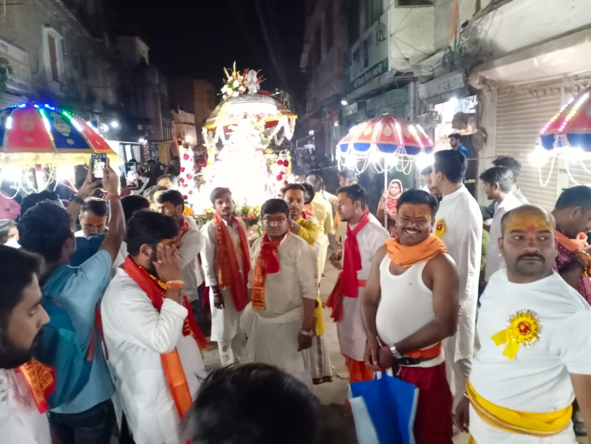 Katni भोले बाबा बने दूल्हा, भक्त बने बाराती, निकली भव्य बारात, देखें तश्वीर 7 Katni भोले बाबा बने दूल्हा, भक्त बने बाराती, निकली भव्य बारात, देखें तश्वीर