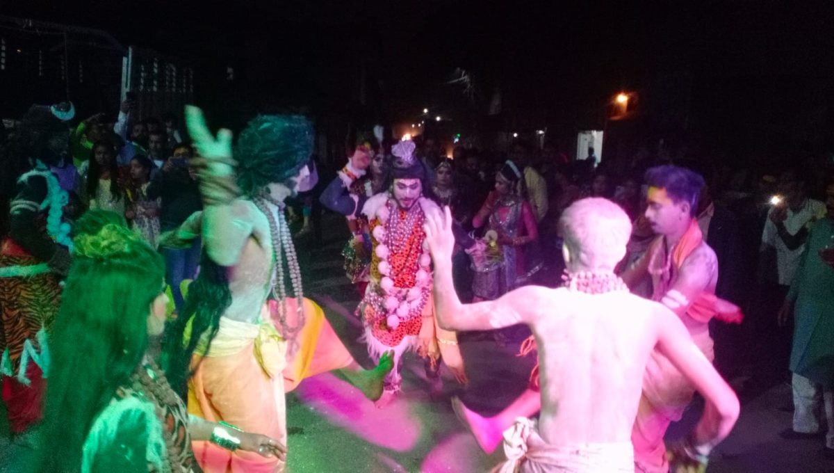 Katni भोले बाबा बने दूल्हा, भक्त बने बाराती, निकली भव्य बारात, देखें तश्वीर 5 Katni भोले बाबा बने दूल्हा, भक्त बने बाराती, निकली भव्य बारात, देखें तश्वीर