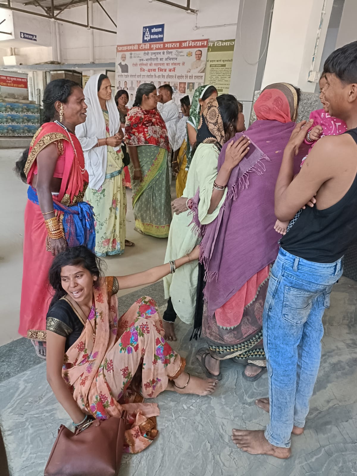 Katni Breaking कटनी में युवक की हत्या, आधा दर्जन बदमाशों ने घर मे घुस कर उतारा मौत के घाट 2 Katni Breaking कटनी में युवक की हत्या, आधा दर्जन बदमाशों ने घर मे घुस कर उतारा मौत के घाट