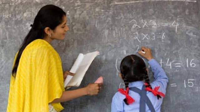 बच्चे को डॉक्टर बनाना है तो सरकारी स्कूल में कराएं एडमिशन, शिवराज सरकार की बड़ी घोषणा 8 बच्चे को डॉक्टर बनाना है तो सरकारी स्कूल में कराएं एडमिशन, शिवराज सरकार की बड़ी घोषणा