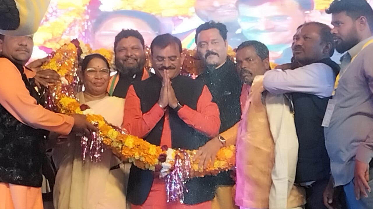 Live विगढ़ के ग्राम बुजबुजा में प्रदेश BJP अध्यक्ष वीडी शर्मा का जोरदार स्वागत
