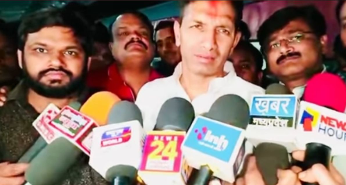 अल्प प्रवास पर कटनी पहुँचे पूर्व मंत्री जीतू पटवारी व विधायक कुणाल चौधरी 31 अल्प प्रवास पर कटनी पहुँचे पूर्व मंत्री जीतू पटवारी व विधायक कुणाल चौधरी