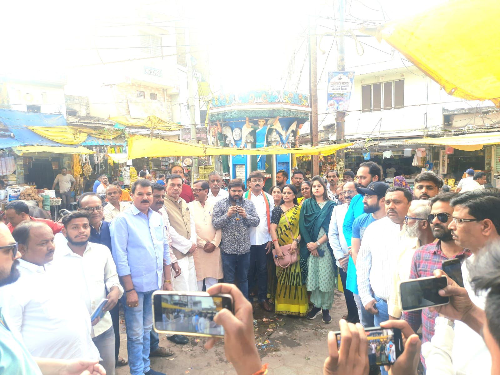 कांग्रेस ने मार्च निकाल कर मनाया लोकतंत्र सम्मान दिवस।<br>गांधी जी की प्रतिमा समक्ष राम धुन गाई। 1 कांग्रेस ने मार्च निकाल कर मनाया लोकतंत्र सम्मान दिवस।<br>गांधी जी की प्रतिमा समक्ष राम धुन गाई।