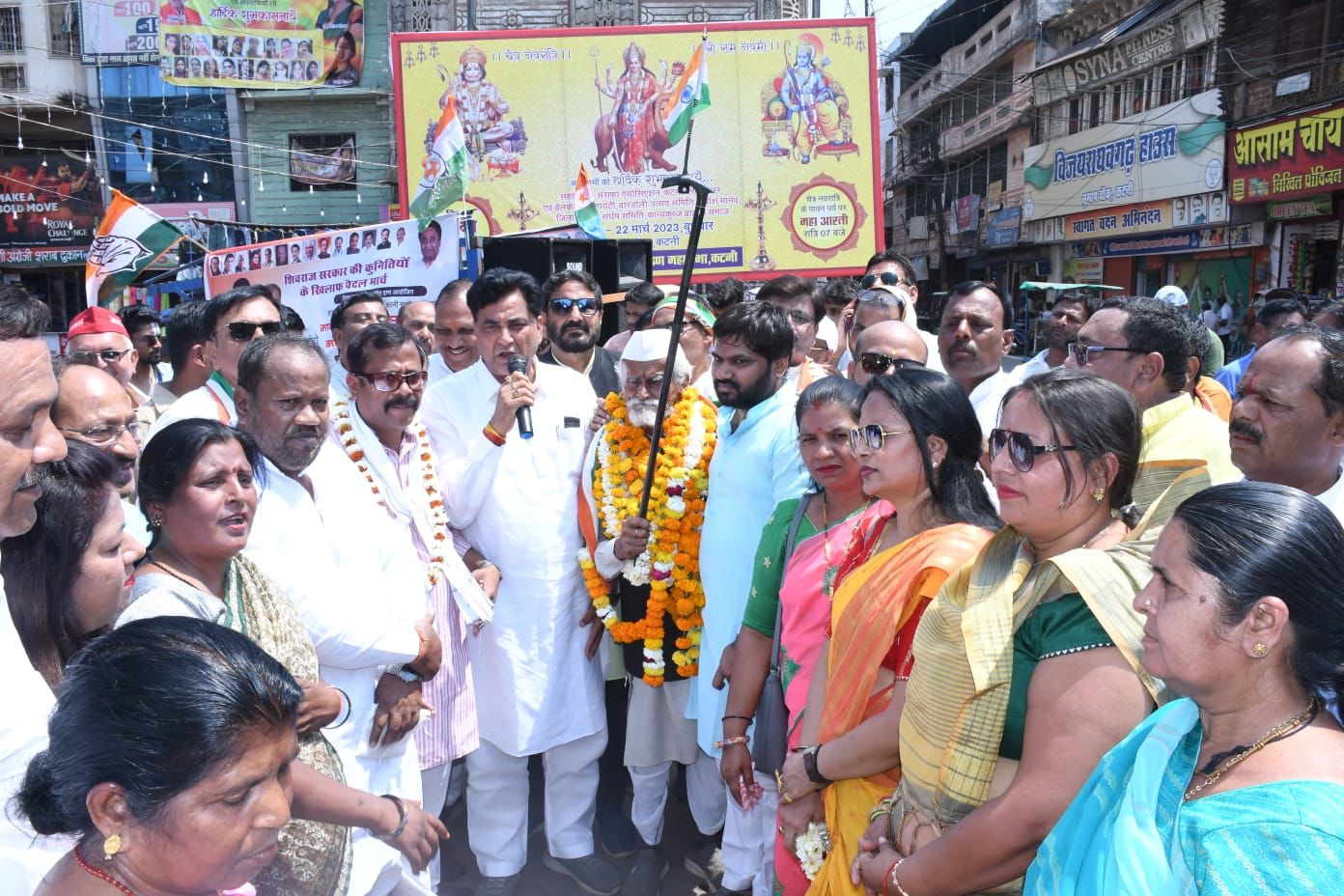 कटनी : ज़िला कांग्रेस ने विशाल पैदल मार्च निकालकर चलाया “हाँथ से हाँथ जोड़ो अभियान”,राष्ट्रीय सचिव व ज़िला प्रभारी हुए शामिल। 50 कटनी : ज़िला कांग्रेस ने विशाल पैदल मार्च निकालकर चलाया “हाँथ से हाँथ जोड़ो अभियान”,राष्ट्रीय सचिव व ज़िला प्रभारी हुए शामिल।
