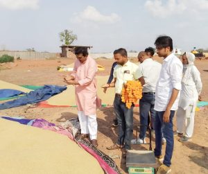 किसानों की उपज के एक एक दाने को खरीदने तथा उसका उचित मूल्य देने कृत संकल्पित है भाजपा सरकार: कन्हैया तिवारी 2 किसानों की उपज के एक एक दाने को खरीदने तथा उसका उचित मूल्य देने कृत संकल्पित है भाजपा सरकार: कन्हैया तिवारी