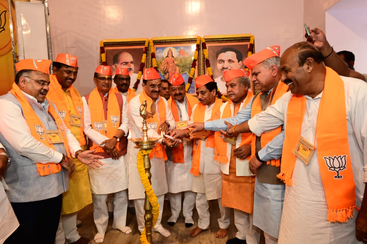 BJP Working Committe Meeting: पार्टी कार्यकर्ता जनता को बताएं बंटाढार युग का सच और भाजपा के विकास की कहानीः शर्मा 43 BJP Working Committe Meeting: पार्टी कार्यकर्ता जनता को बताएं बंटाढार युग का सच और भाजपा के विकास की कहानीः शर्मा