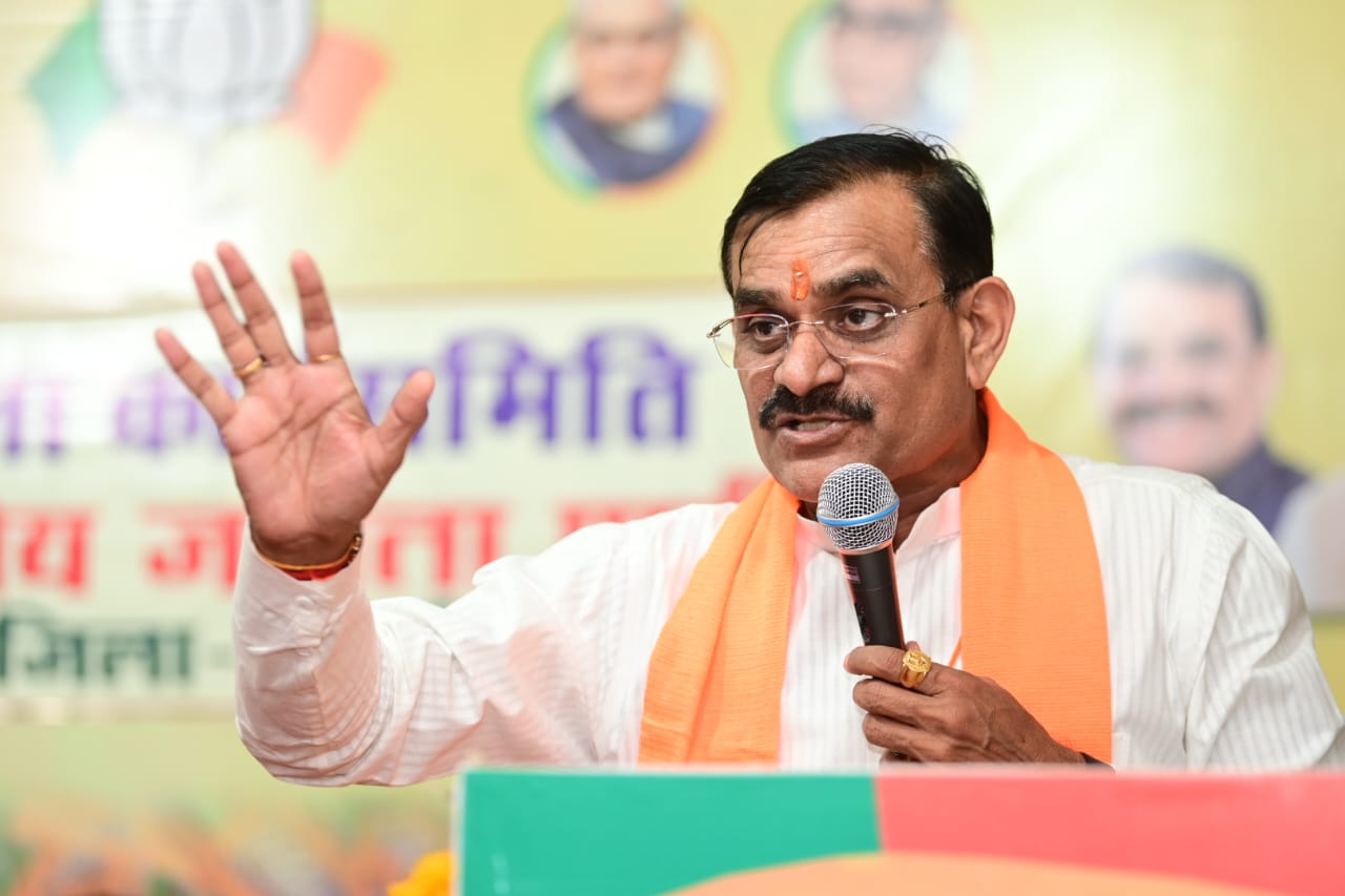 विश्व धरोहर स्थल खजुराहो में होगी पांचवी हेलीकॉप्टर एंड स्मॉल एयरक्रॉफ्ट समिट 83 विश्व धरोहर स्थल खजुराहो में होगी पांचवी हेलीकॉप्टर एंड स्मॉल एयरक्रॉफ्ट समिट