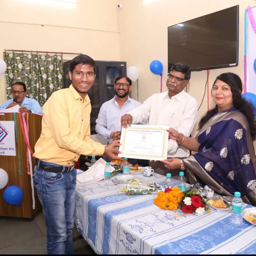 कटनी : अचीवर्स के आयुष को मिले केमिस्ट्री में 99 अंक, शिक्षक श्री मिश्रा का मार्गदर्शन रहा सफलता का कारण 27 कटनी : अचीवर्स के आयुष को मिले केमिस्ट्री में 99 अंक, शिक्षक श्री मिश्रा का मार्गदर्शन रहा सफलता का कारण