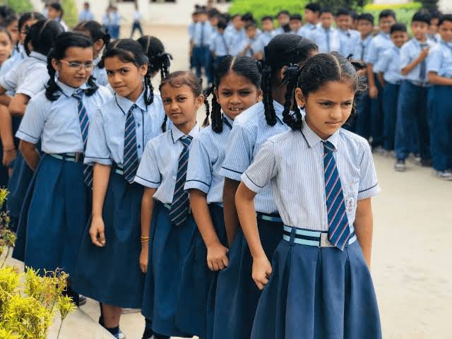 दुकानदार नहीं प्राचार्य बेचेंगे School Uniform, आदेश जारी 10 दुकानदार नहीं प्राचार्य बेचेंगे School Uniform, आदेश जारी