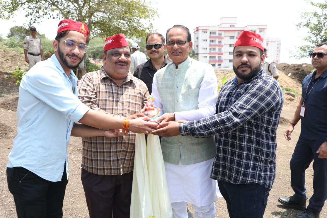CM शिवराज के पौधरोपण की मुहिम में शामिल हुए कटनी के खूबचंदानी 31 CM शिवराज के पौधरोपण की मुहिम में शामिल हुए कटनी के खूबचंदानी