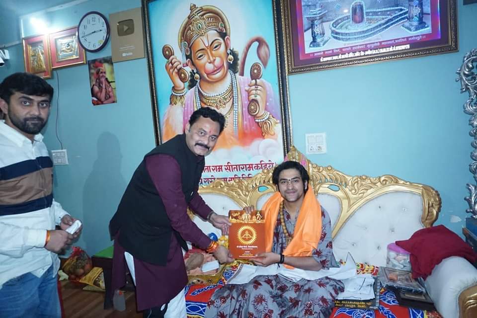 Bageshwar Dham के महंत पंडित धीरेन्द्र शास्त्री को विधायक संजय पाठक ने हरिहर तीर्थ भूमि पूजन हेतु किया आमंत्रित 7 Bageshwar Dham के महंत पंडित धीरेन्द्र शास्त्री को विधायक संजय पाठक ने हरिहर तीर्थ भूमि पूजन हेतु किया आमंत्रित