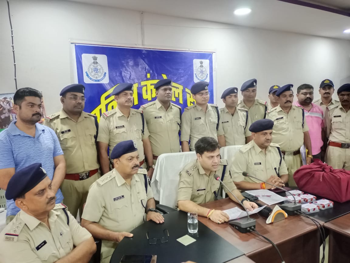Katni: 6 आरोपियों ने दिया था डकैती की वारदात को अंजाम, 5 गिरफ्तार 1 फरार 17 Katni: 6 आरोपियों ने दिया था डकैती की वारदात को अंजाम, 5 गिरफ्तार 1 फरार