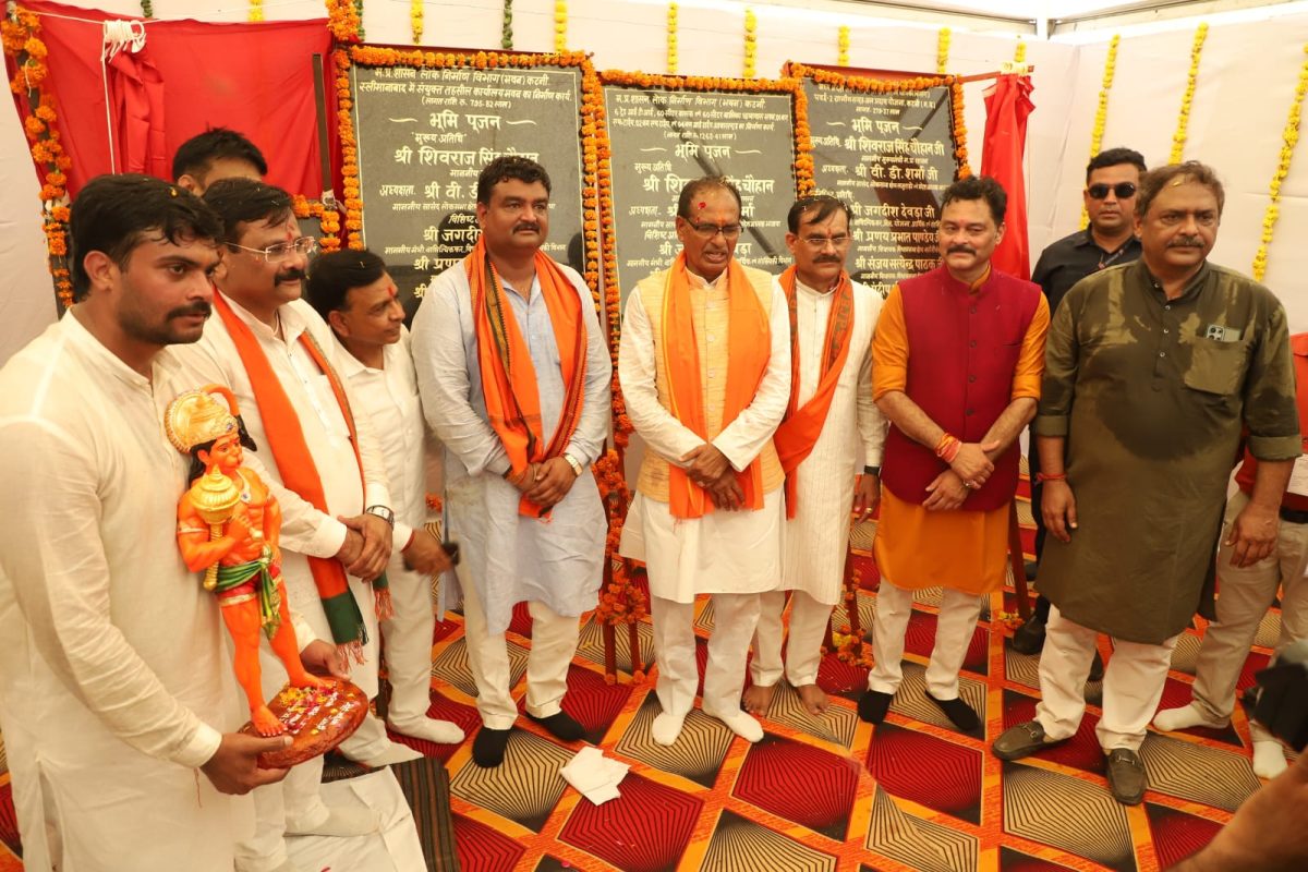 सिंधी समाज को मुख्यमंत्री शिवराज सिंह चौहान ने दी बड़ी सौगात, 30 साल से अटके पट्टों का वितरण शुरू 1 सिंधी समाज को मुख्यमंत्री शिवराज सिंह चौहान ने दी बड़ी सौगात, 30 साल से अटके पट्टों का वितरण शुरू
