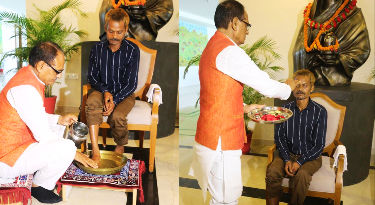 MP Sidhi News Update :सीधी कांड के पीड़ित दशमत रावत CM शिवराज ने धोए पैर, मांगी माफी, कहा- मन द्रवित है… 30 MP Sidhi News Update :सीधी कांड के पीड़ित दशमत रावत CM शिवराज ने धोए पैर, मांगी माफी, कहा- मन द्रवित है…