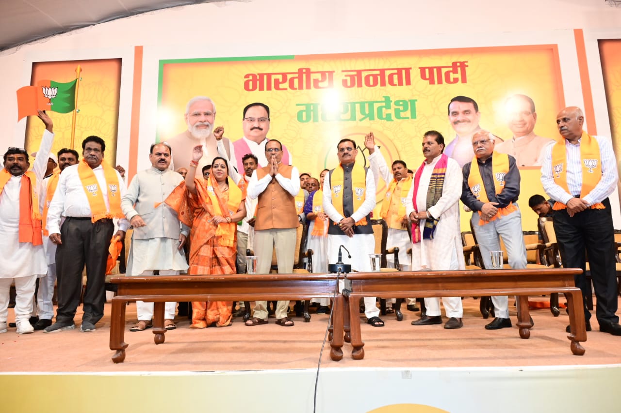 मुख्यमंत्री एवं प्रदेश अध्यक्ष के समक्ष सेवानिवृत्त आईएएस, कांग्रेस और जयस के पदाधिकारी, जनप्रतिनिधि एवं कार्यकर्ताओं ने ली भाजपा की सदस्यता