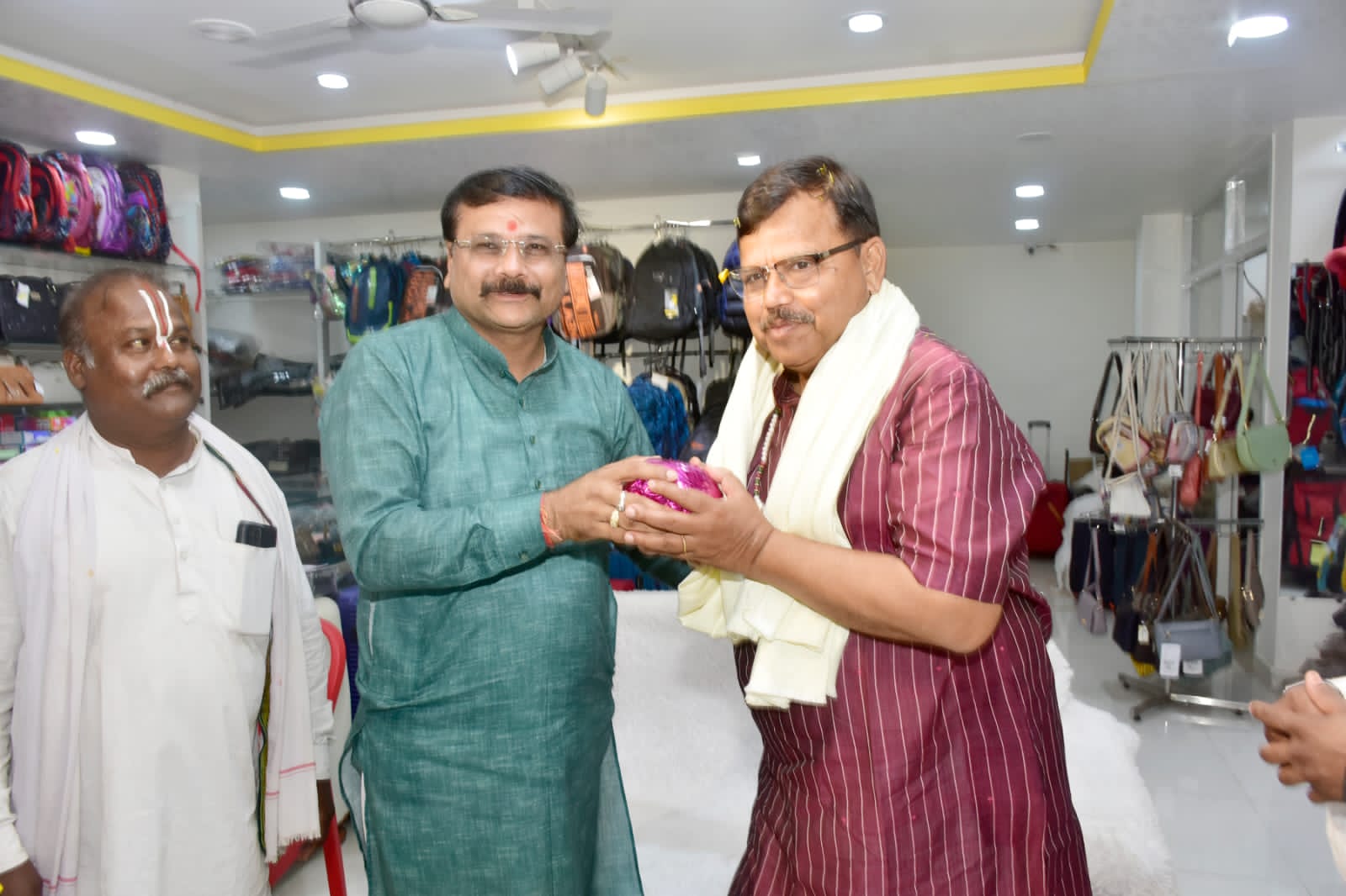 Katni अल्प प्रवास पर पहुंचे ऊर्जामंत्री प्रद्युम्न सिहं तोमर का किया गया आत्मीय स्वागत, जिलाध्यक्ष दीपक सोनी टण्डन ने दी जिले की विधुत व्यवस्था की जानकारी