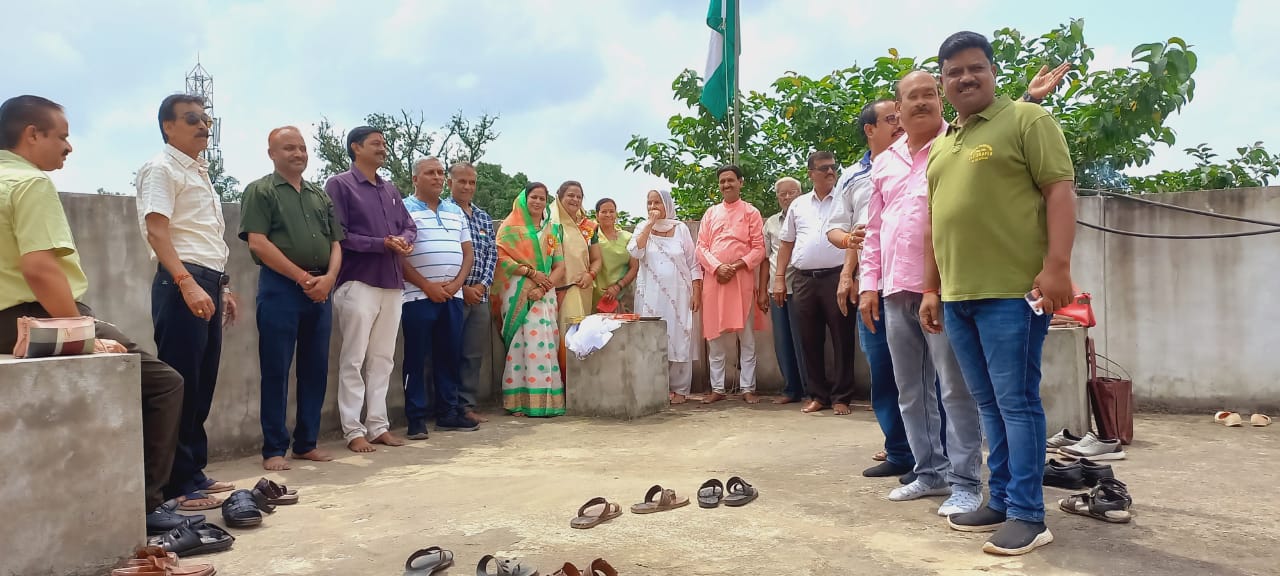स्वतंत्रता दिवस पर दृढोमर वैश्य समाज धर्मशाला में हुआ ध्वजारोहण