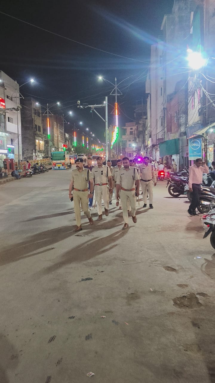 कोतवाली पुलिस ने पैदल पेट्रोलिंग के दौरान मुख्य क्षेत्रों का किया भ्रमण 16 कोतवाली पुलिस ने पैदल पेट्रोलिंग के दौरान मुख्य क्षेत्रों का किया भ्रमण