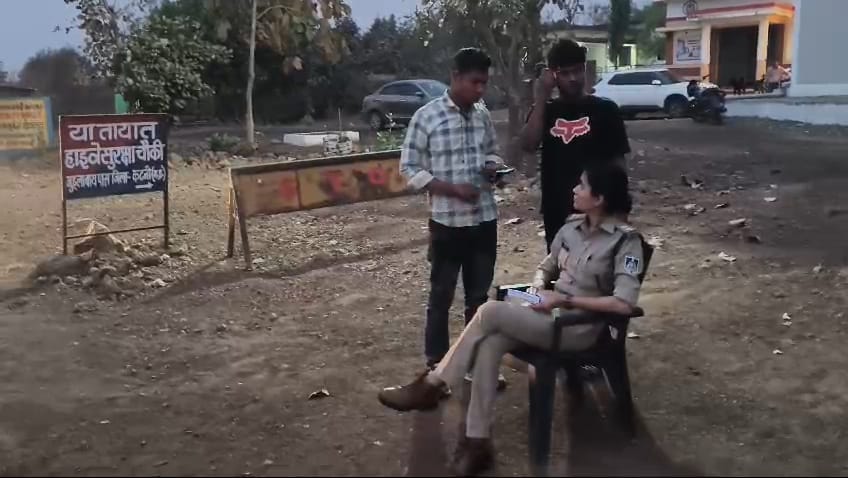 यातायात जुहला चौकी प्रभारी की वाहन चेकिंग कार्यवाही में काटे 10 चालान 5 हजार रूपये किये वसूल 24 यातायात जुहला चौकी प्रभारी की वाहन चेकिंग कार्यवाही में काटे 10 चालान 5 हजार रूपये किये वसूल