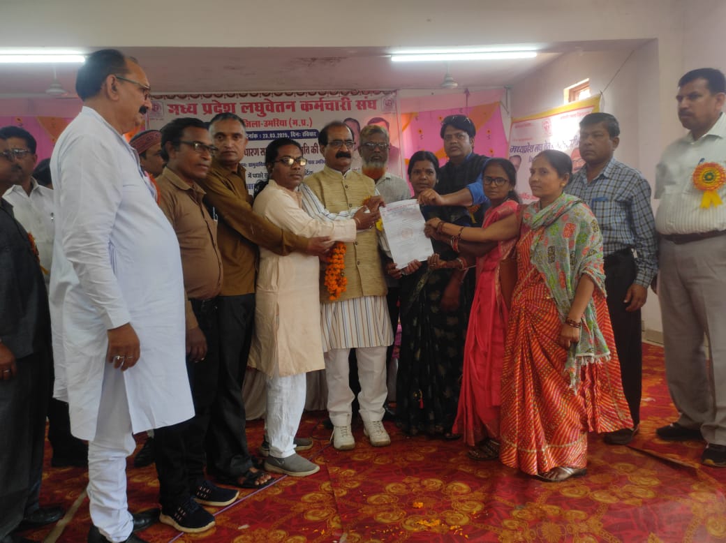 रत्ना ठाकुर बनीं रसोईया प्रकोष्ठ अध्यक्ष, लघु वेतन कर्मचारी संघ की प्रांतीय बैठक में हुआ मनोनयन 21 रत्ना ठाकुर बनीं रसोईया प्रकोष्ठ अध्यक्ष, लघु वेतन कर्मचारी संघ की प्रांतीय बैठक में हुआ मनोनयन