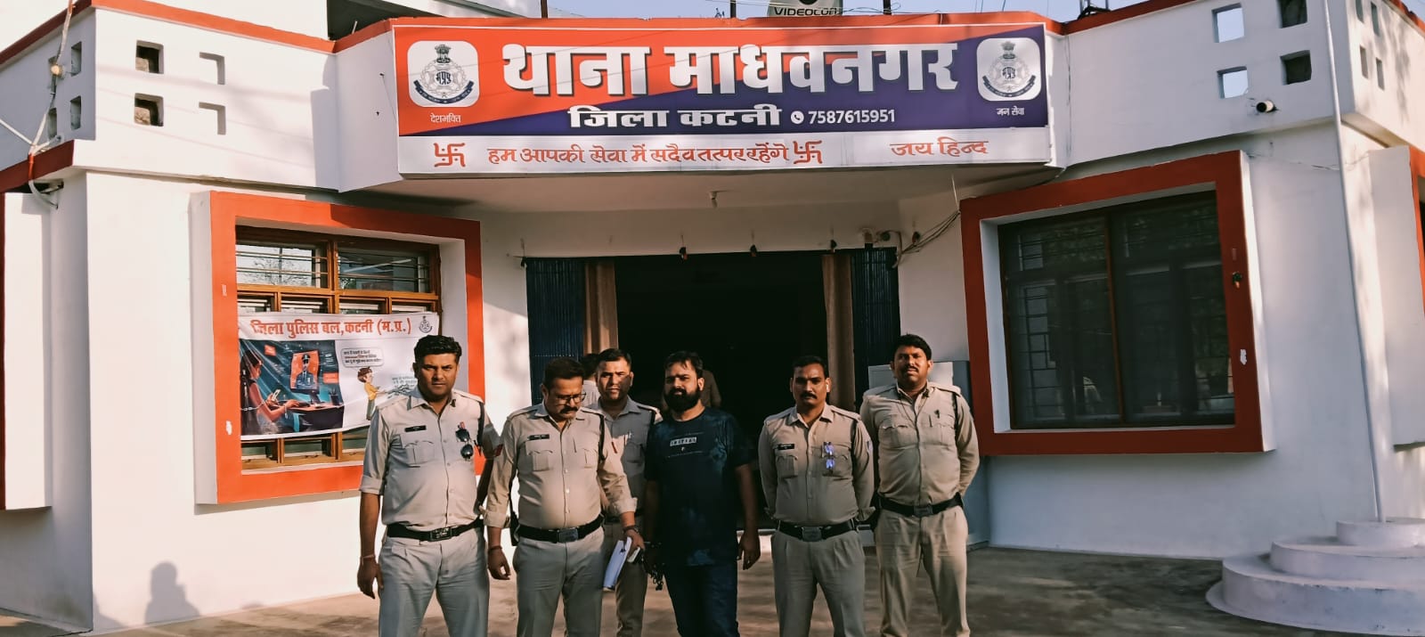 आदतन अपराधी करन बिहारी हुआ गिरफ्तार, माधवनगर पुलिस ने देशी कट्टा, जिंदा कारतूस सहित पकड़ा 18 आदतन अपराधी करन बिहारी हुआ गिरफ्तार, माधवनगर पुलिस ने देशी कट्टा, जिंदा कारतूस सहित पकड़ा