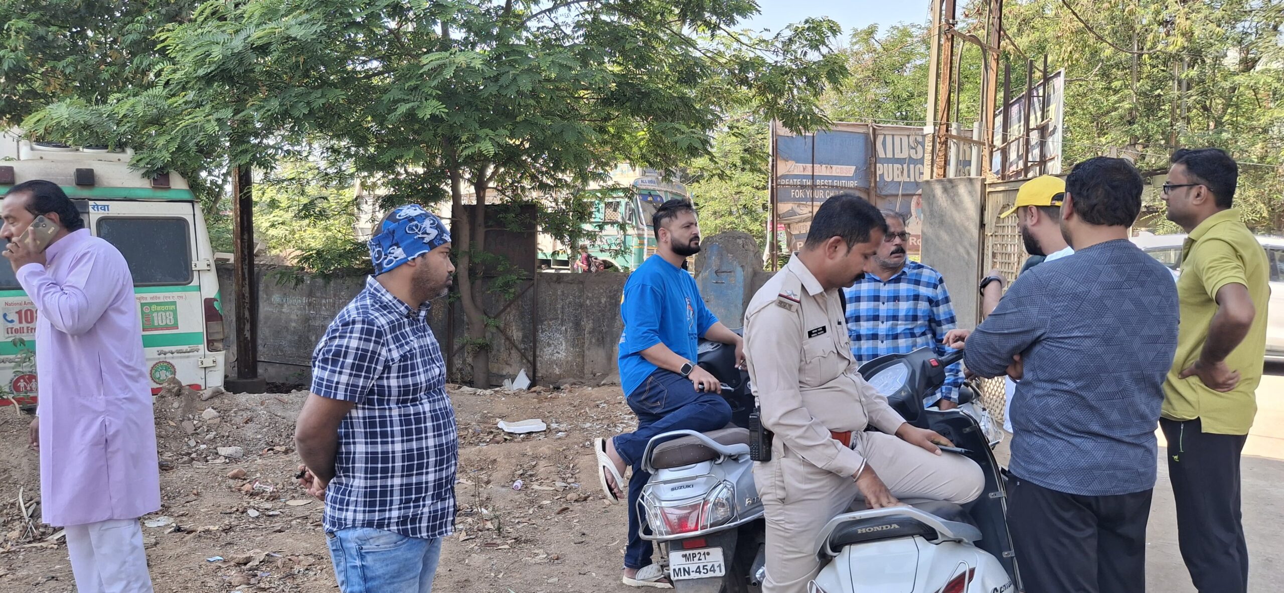 Accident: हाईवा और कार की भीषण भिड़ंत, युवक की मौके पर मौत, बहन गंभीर रूप से घायल 17 Accident: हाईवा और कार की भीषण भिड़ंत, युवक की मौके पर मौत, बहन गंभीर रूप से घायल