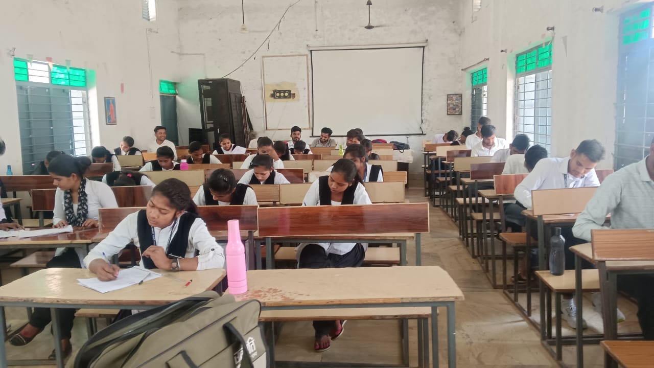 विद्यार्थियों की प्रायोगिक परीक्षा संपन्न
