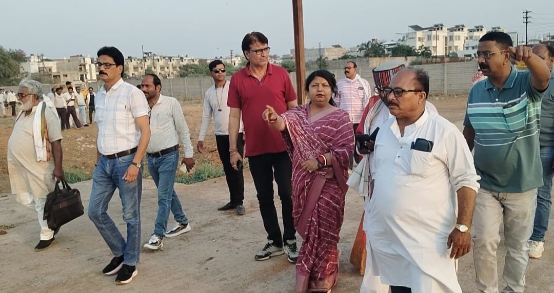 अवैध कालोनी काटकर नाला बंद अतिक्रमण कर अवैध निर्माण पर दल बल के साथ महापौर पहुँची माधव नगर एमईएस कालोनी किया मौके पर निरीक्षण कार्यवाही के निर्देश 19 अवैध कालोनी काटकर नाला बंद अतिक्रमण कर अवैध निर्माण पर दल बल के साथ महापौर पहुँची माधव नगर एमईएस कालोनी किया मौके पर निरीक्षण कार्यवाही के निर्देश