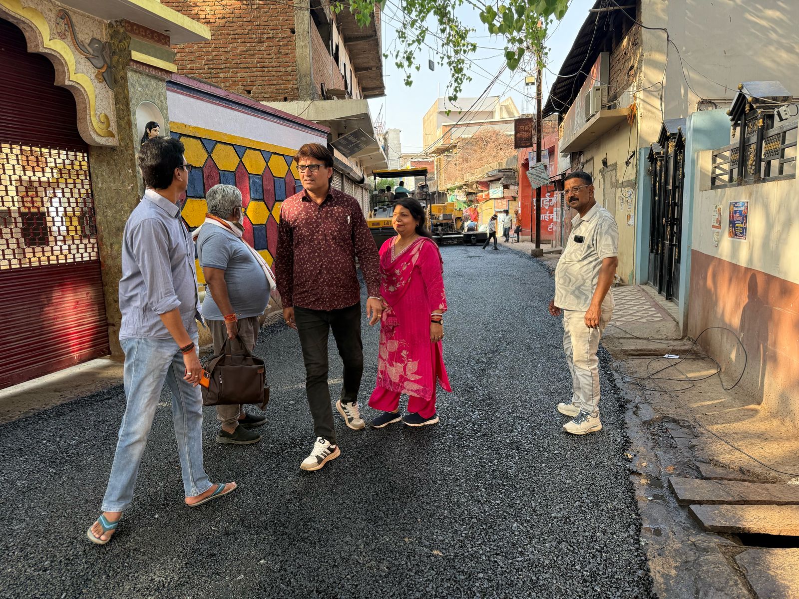 जालपा देवी वार्ड में चल रहे डामरीकरण कार्य का महापौर ने किया औचक निरीक्षण 25 जालपा देवी वार्ड में चल रहे डामरीकरण कार्य का महापौर ने किया औचक निरीक्षण