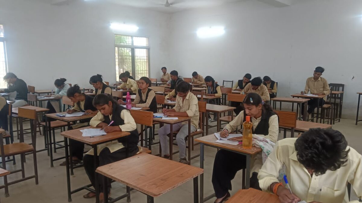 तिलक महाविद्यालय में प्रायोगिक परीक्षा संपन्न 1 तिलक महाविद्यालय में प्रायोगिक परीक्षा संपन्न