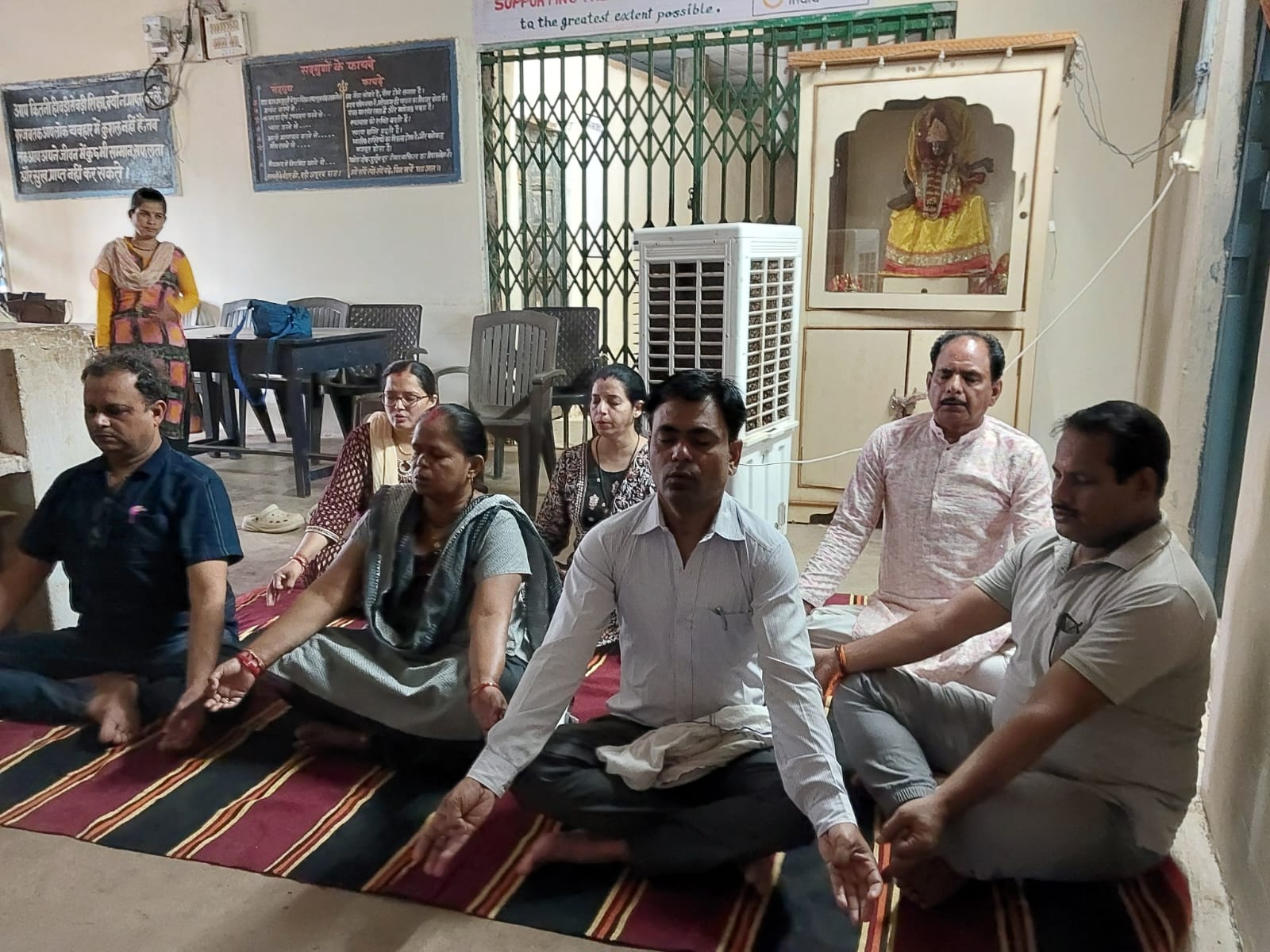 मिडिल स्कूल एनकेजे विद्यालय में अंतराष्ट्रीय योग दिवस पर लगातार एक घंटे तक योग की बही बयार 16 मिडिल स्कूल एनकेजे विद्यालय में अंतराष्ट्रीय योग दिवस पर लगातार एक घंटे तक योग की बही बयार