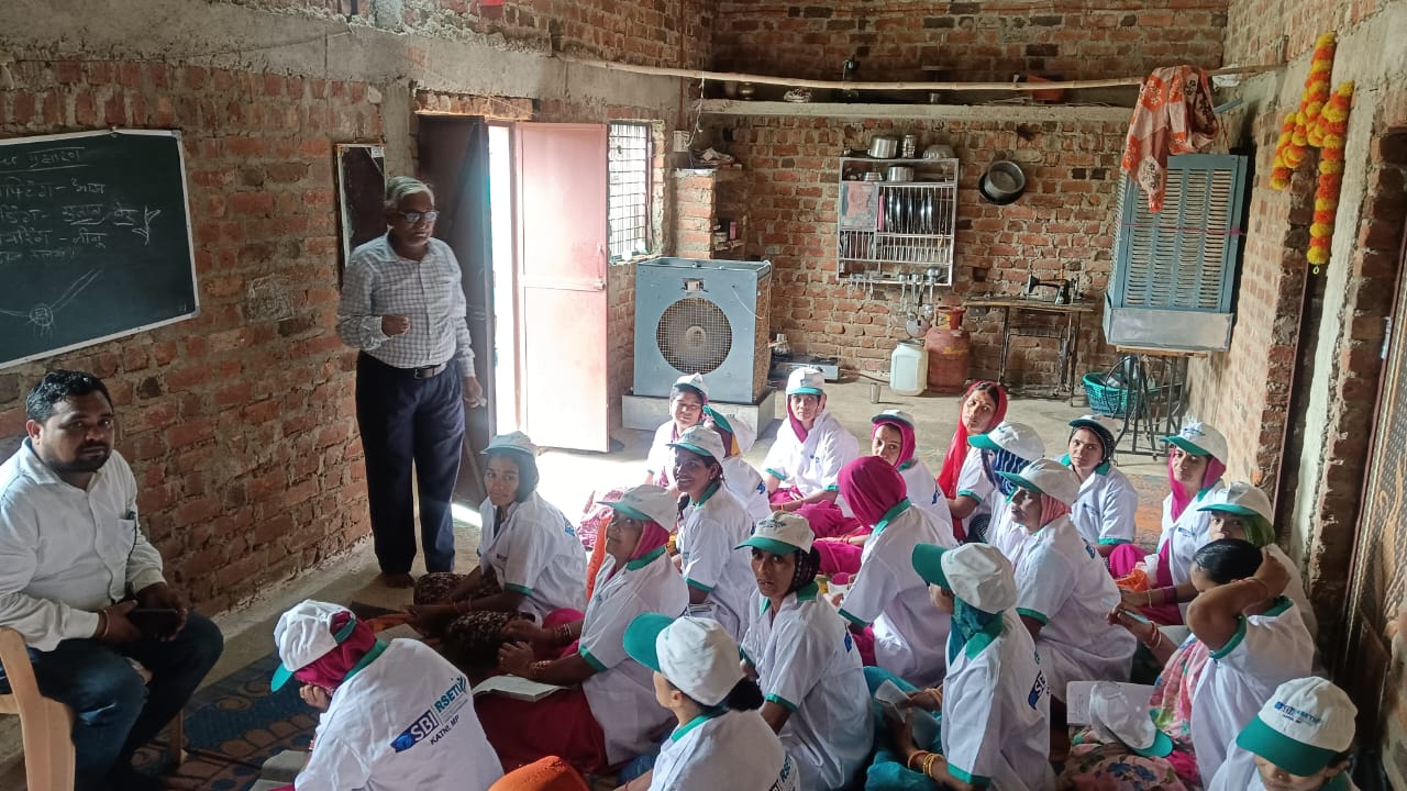 महिलाओं को कृषि उद्यमी का प्रशिक्षण दिया गया 23 महिलाओं को कृषि उद्यमी का प्रशिक्षण दिया गया