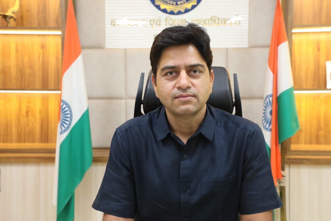कलेक्टर ने सर्पदंश से मौत की घटनाओं की जांच हेतु गठित की समिति 16 कलेक्टर ने सर्पदंश से मौत की घटनाओं की जांच हेतु गठित की समिति