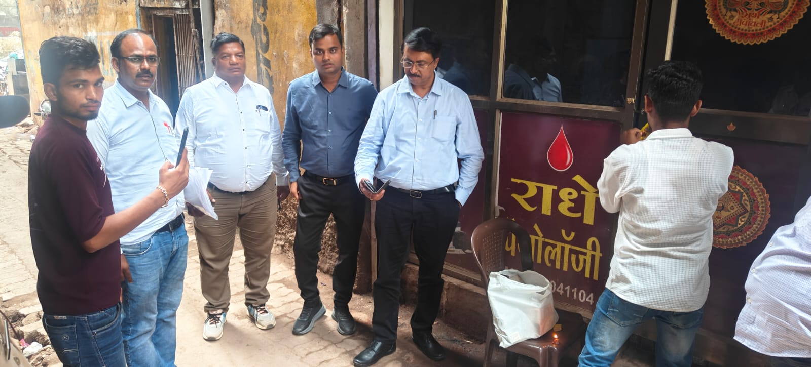 बरगवां में चल रही थी अवैध पैथोलॉजी, जांच दल ने किया सील 17 बरगवां में चल रही थी अवैध पैथोलॉजी, जांच दल ने किया सील