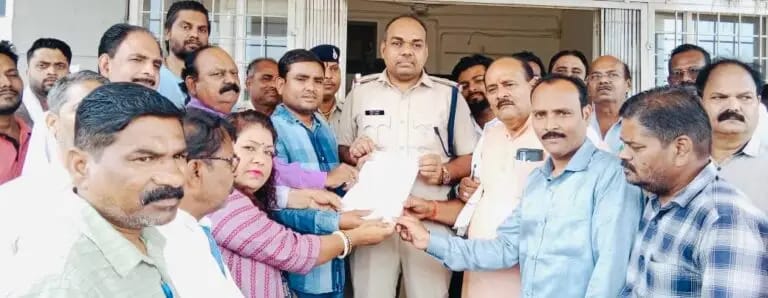 एनकेजे क्षेत्र में बढ़ते अपराधों से जनता परेशान, पुलिस को सौंपा ज्ञापन 16 एनकेजे क्षेत्र में बढ़ते अपराधों से जनता परेशान, पुलिस को सौंपा ज्ञापन