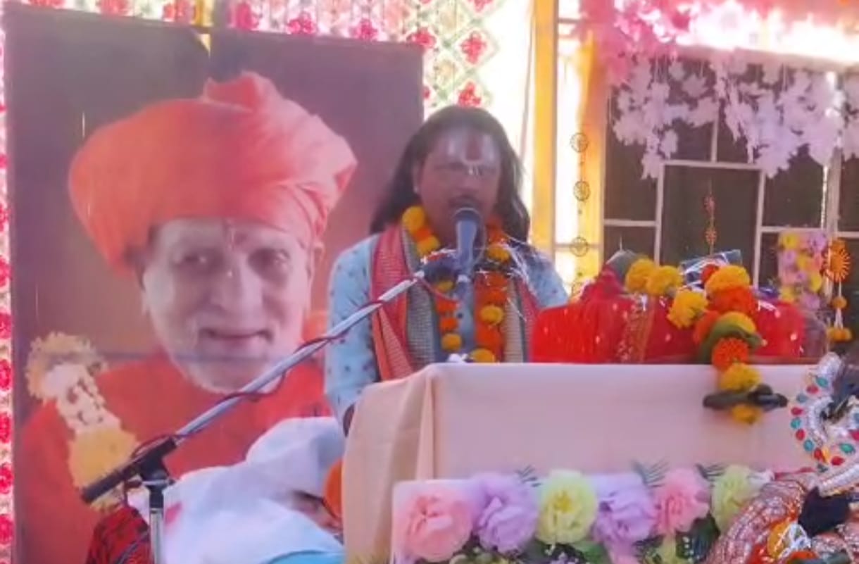 तिंगवा धाम में पंडित अभिषेक नंदन शास्त्री के मुखारविंद से श्री मद भागवत कथा ज्ञान यज्ञ का श्रद्धालु कर रहे रसपान श्रद्धालुओं का लग रहा जमघट। 22 तिंगवा धाम में पंडित अभिषेक नंदन शास्त्री के मुखारविंद से श्री मद भागवत कथा ज्ञान यज्ञ का श्रद्धालु कर रहे रसपान श्रद्धालुओं का लग रहा जमघट।