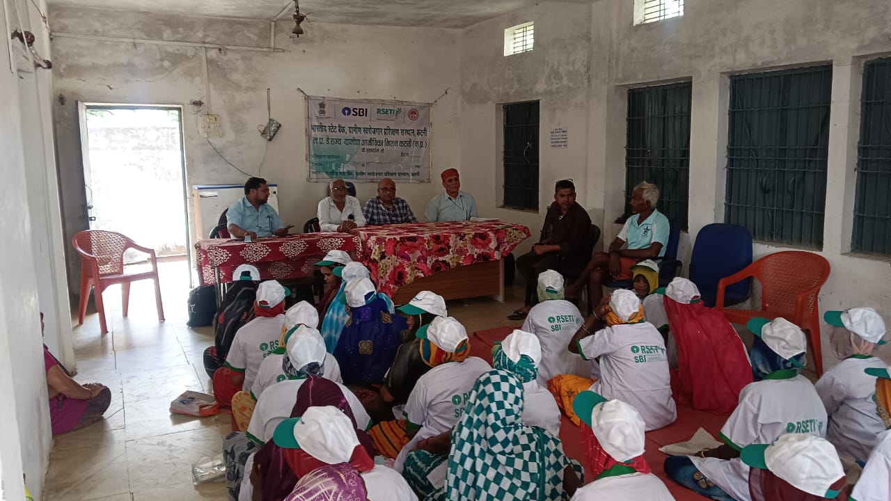 स्व सहायता समूह की महिलाओं को सब्जी उत्पादन एवं नर्सरी प्रबंधन का प्रशिक्षण दिया गया। 20 स्व सहायता समूह की महिलाओं को सब्जी उत्पादन एवं नर्सरी प्रबंधन का प्रशिक्षण दिया गया।
