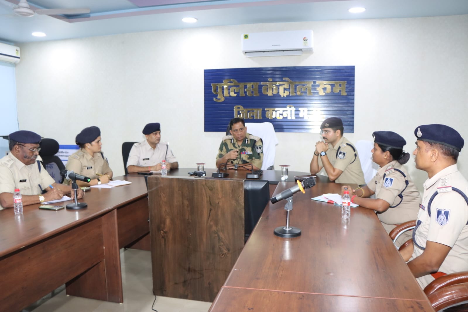 आईजी जबलपुर जाने कंट्रोल रूम निरीक्षण, त्योहारों में सुरक्षा के कड़े निर्देश 17 आईजी जबलपुर जाने कंट्रोल रूम निरीक्षण, त्योहारों में सुरक्षा के कड़े निर्देश