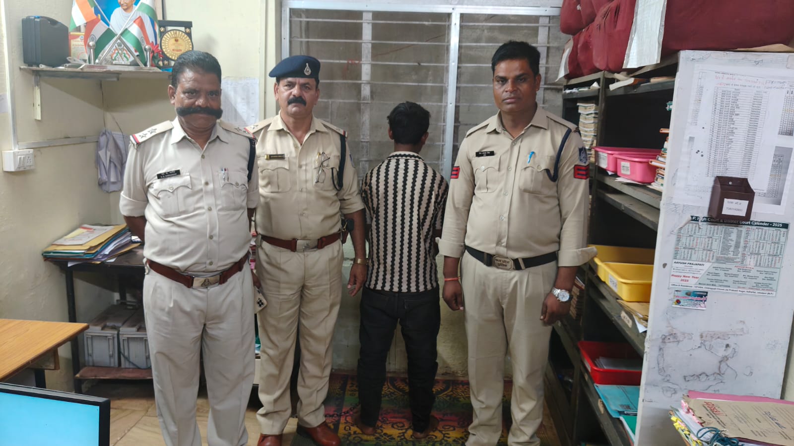 हाईवे का खौफ बना लुटेरा टीचर पारधी गिरफ्तार 22 हाईवे का खौफ बना लुटेरा टीचर पारधी गिरफ्तार