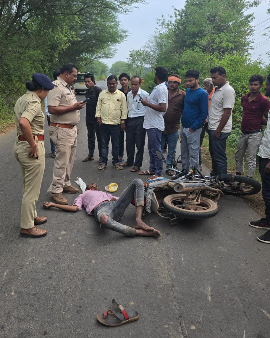 सड़क एक्सीडेंट में घायल दो व्यक्तियों की पुलिस ने समय रहते बचाई जान
